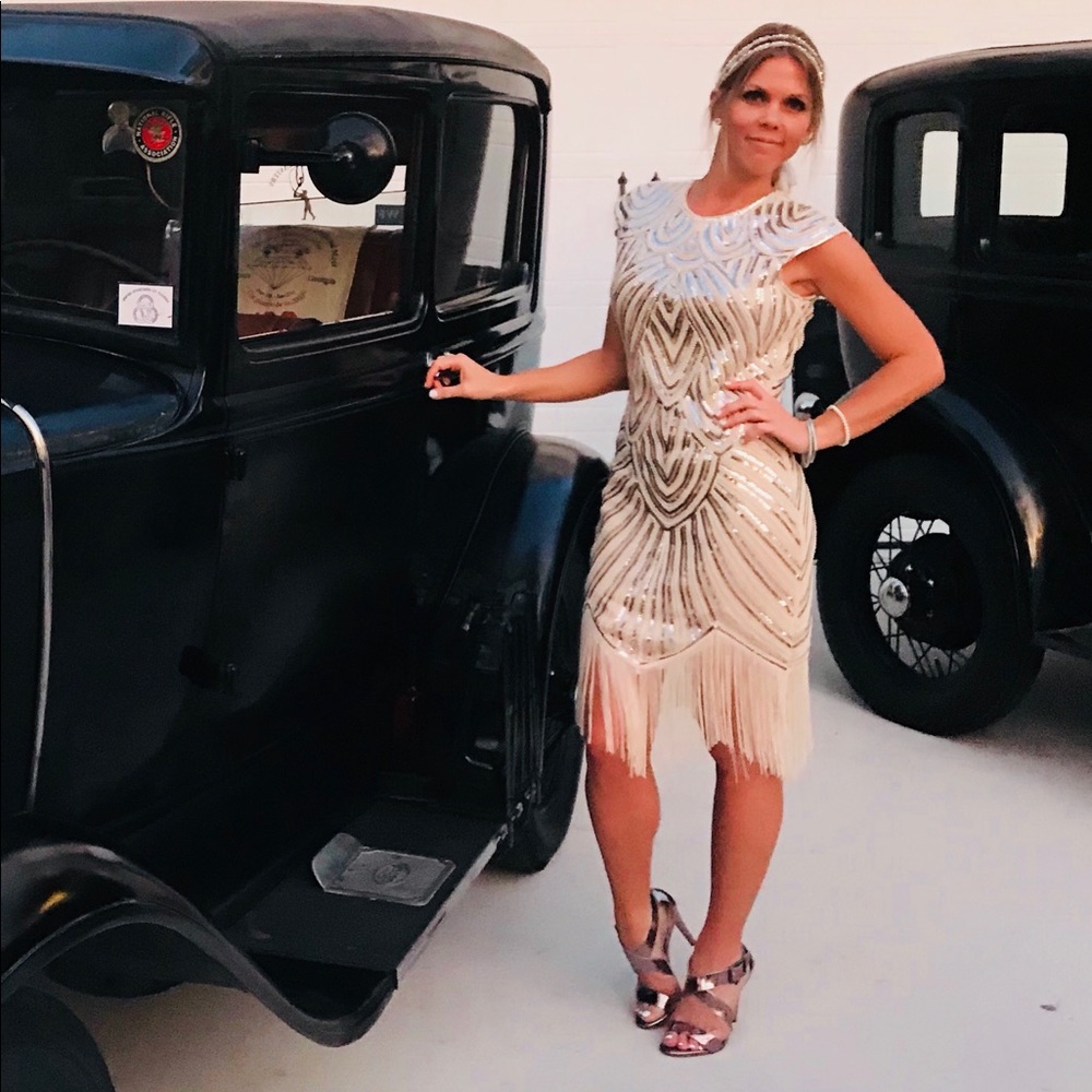 Flapper dress, with headdress. Halloween costume!